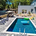 Villa Luxury Andrea Vrzika In Forest Near The Sea With Heated Pool Zagvozd