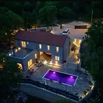 빌라 Luxury Andrea Vrzika In Forest Near The Sea With Heated Pool Zagvozd