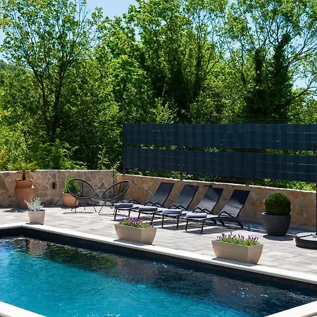 Luxury Andrea Vrzika In Forest Near The Sea With Heated Pool 빌라